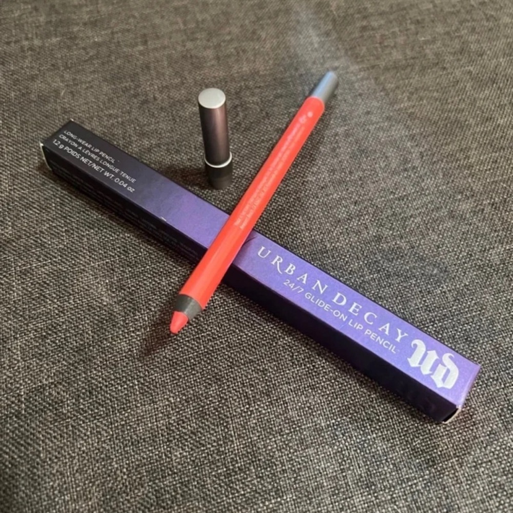 🍄STREAK - Urban Decay 24/7 Lip Liner